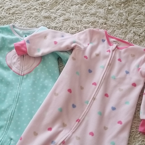 Two 3T girls fleece sleeper - Picture 2 of 3